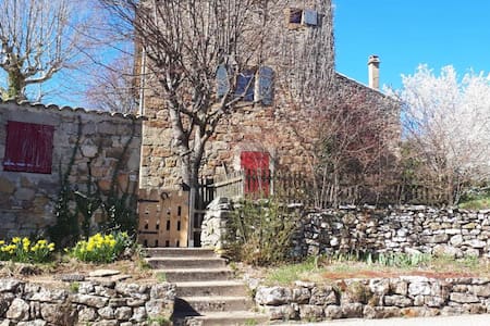 Maison en pierre Ardeche/ deux chambres