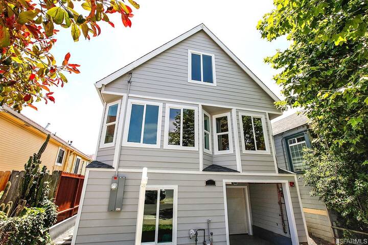 SF Luxury living! 8bed/5bath 1 block from subway! gallery image 2