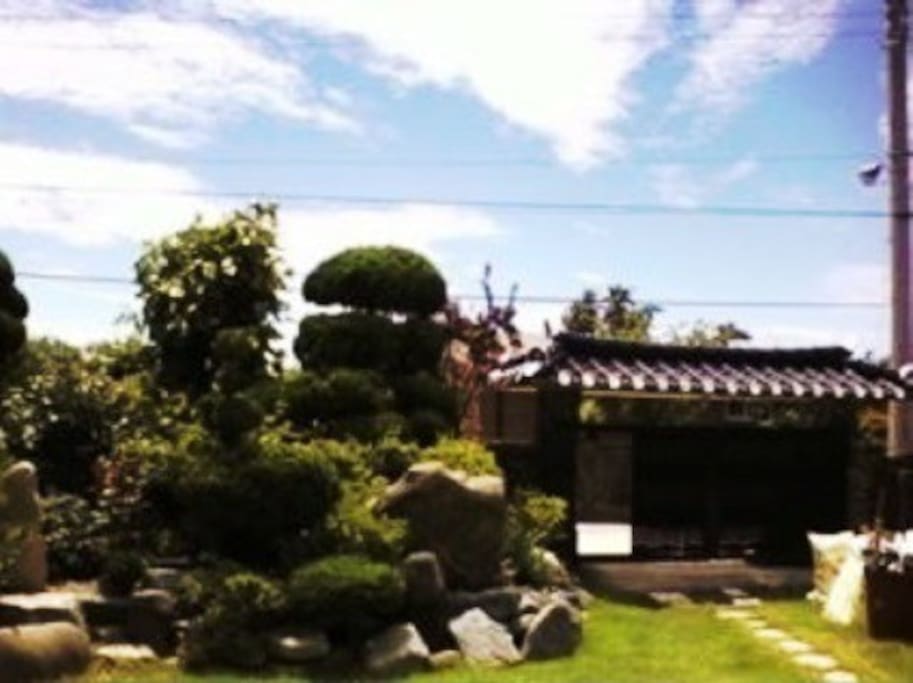 대문(front door)
