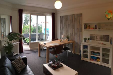 Spacious and sunny apartment near the beach