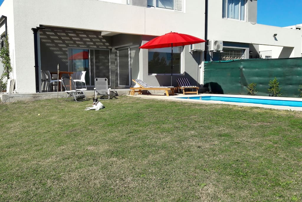 Galeria, piscina y solarium