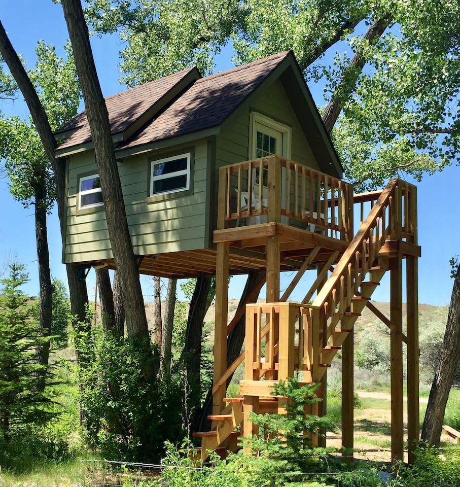 Hideaway Treehouse in Wyoming