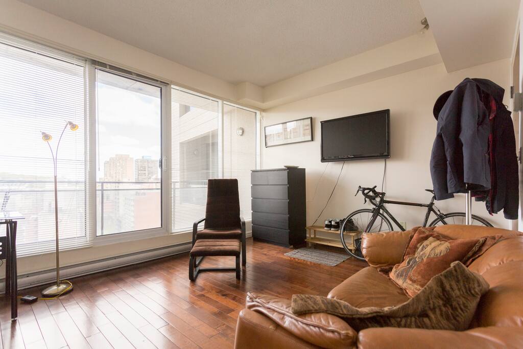 Living room with HDTV and plenty of space