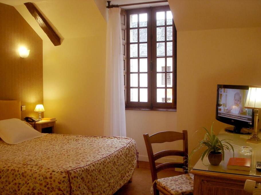 Chambre Standard vue sur la cour intérieure - Château Hôtel La Fleunie