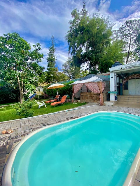 Casa Victoria, swimming pool and Jacuzzi, hot water