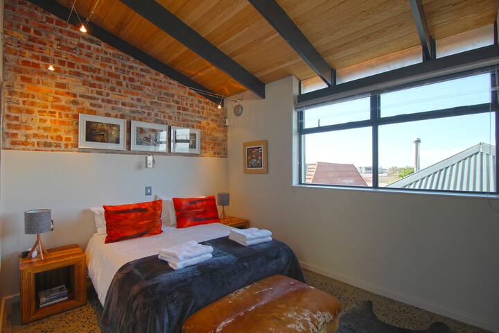 Urbane Designer Apartment in Green Point gallery image 2