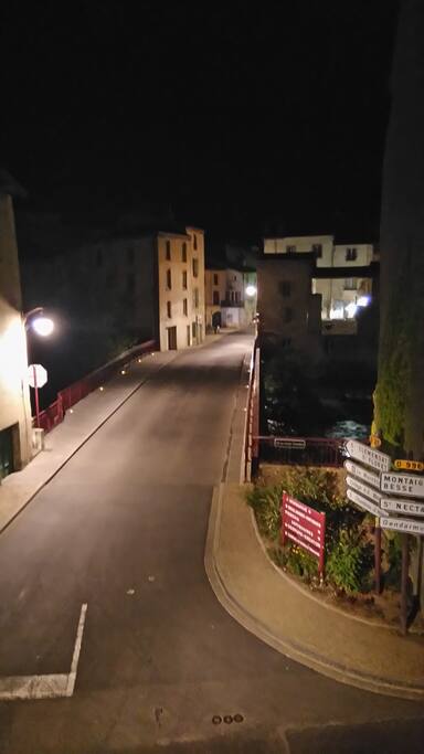 vue de la fenêtre du salon , pendant la nuit aussi beau que la journée