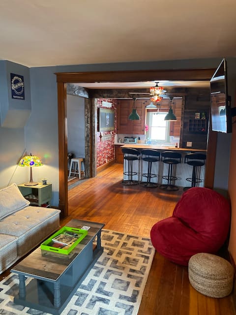 Downtown unique 4 bedroom Little Red Hen