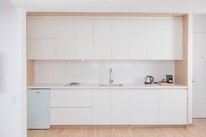 V65 Suite 1 gallery image 3