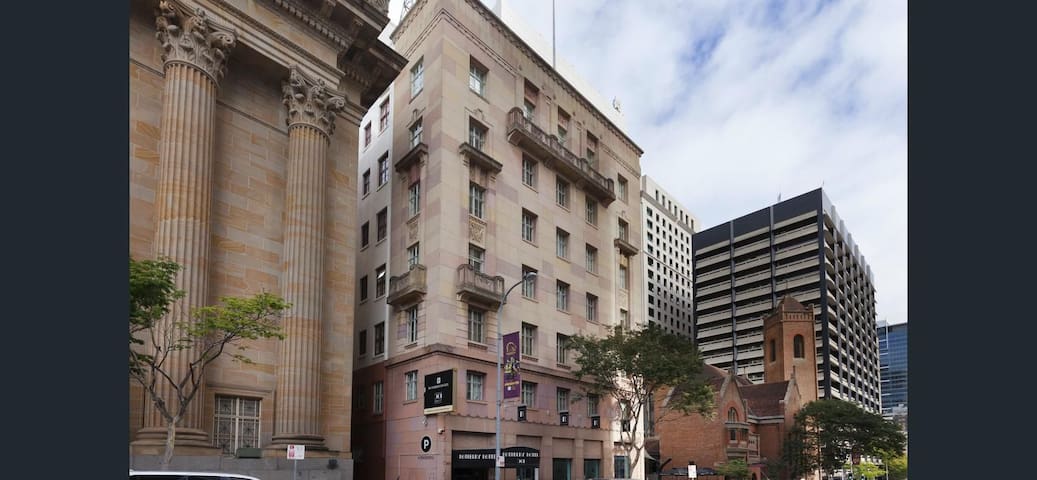 Classy Spacious Hotel Unit in CBD, free parking