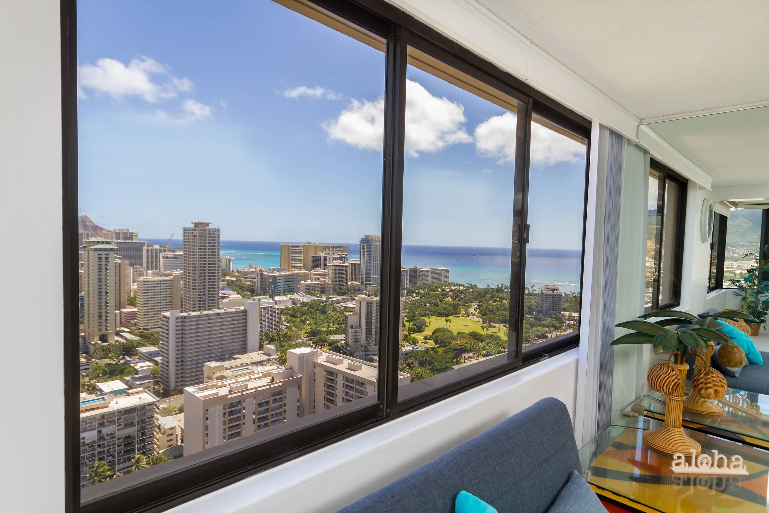 Condo in Honolulu · ★4.55 · 2 bedrooms · 4 beds · 2 private baths - Image 11