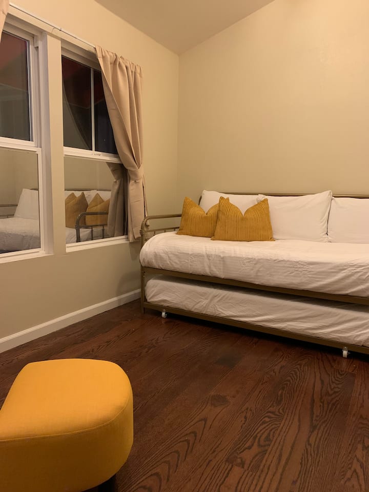 Cama doble de día con cama nido