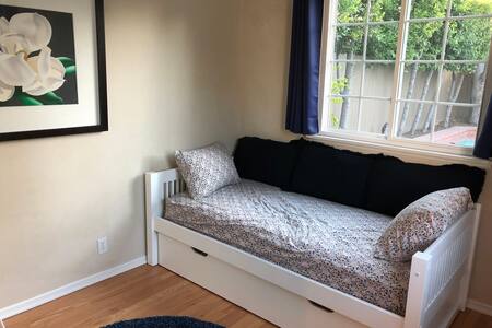 little gem in la petite maison (the little house)