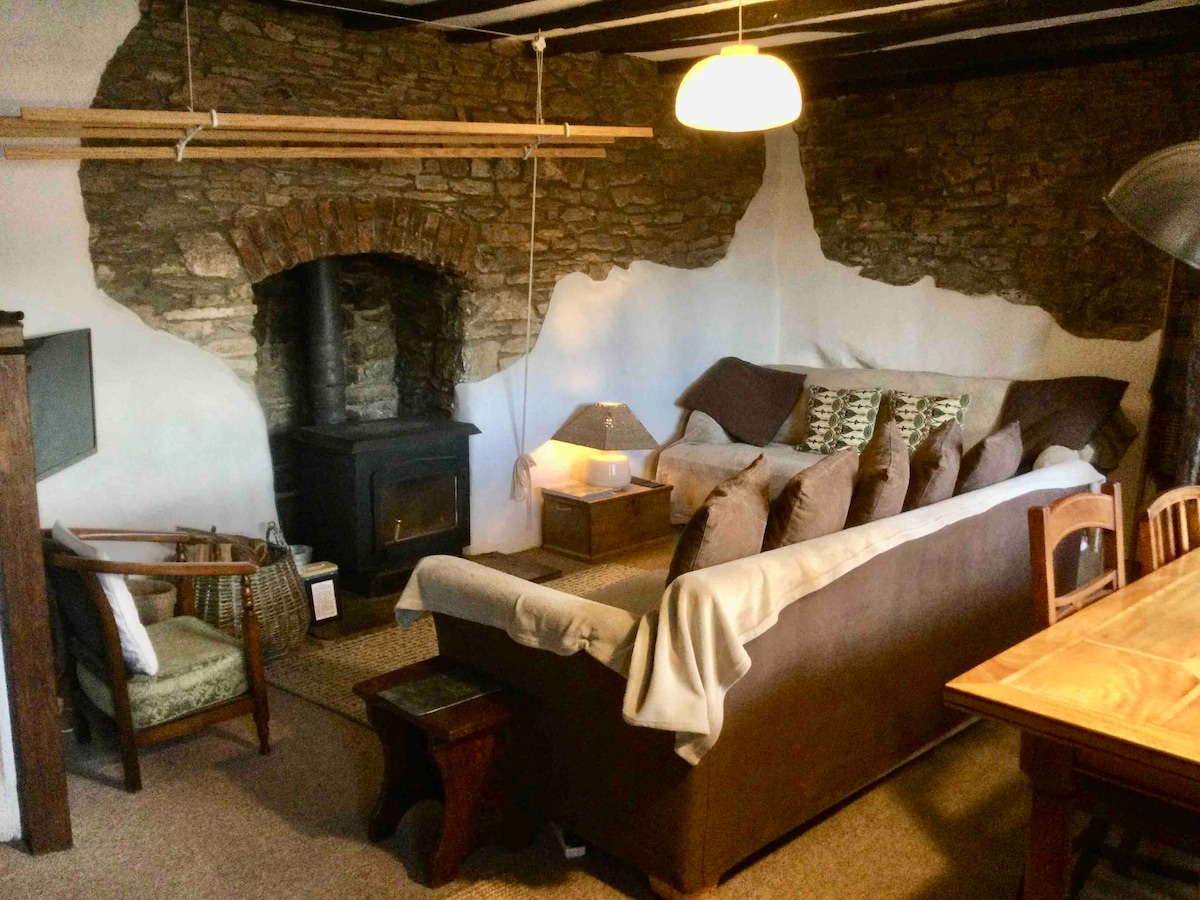 Successful Airbnb property: Devon Cottage with private garden in Georgeham in Georgeham