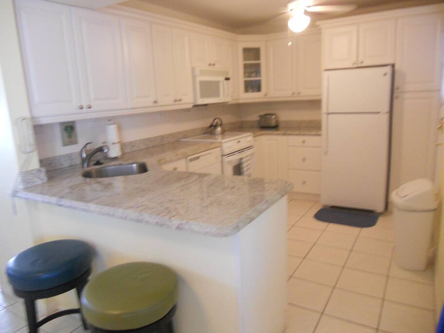 Clean, Bright Kitchen