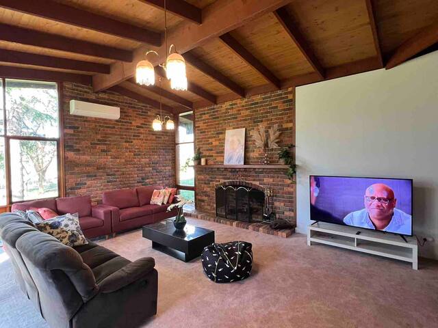 Charming Semi-Farm Escape with Spa in Cranbourne gallery image 3