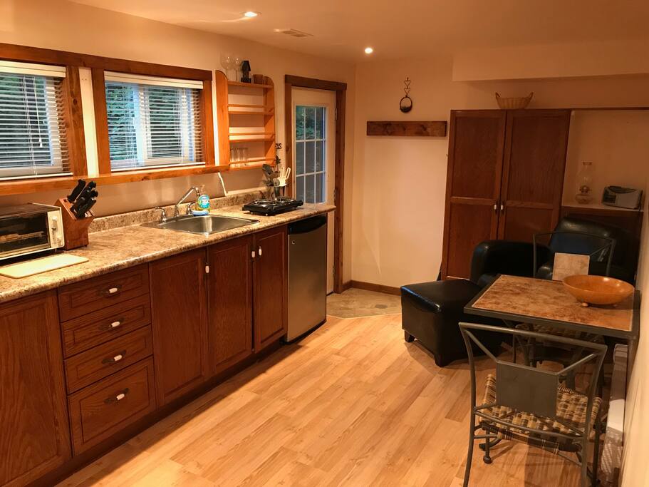 Kitchen/sitting area