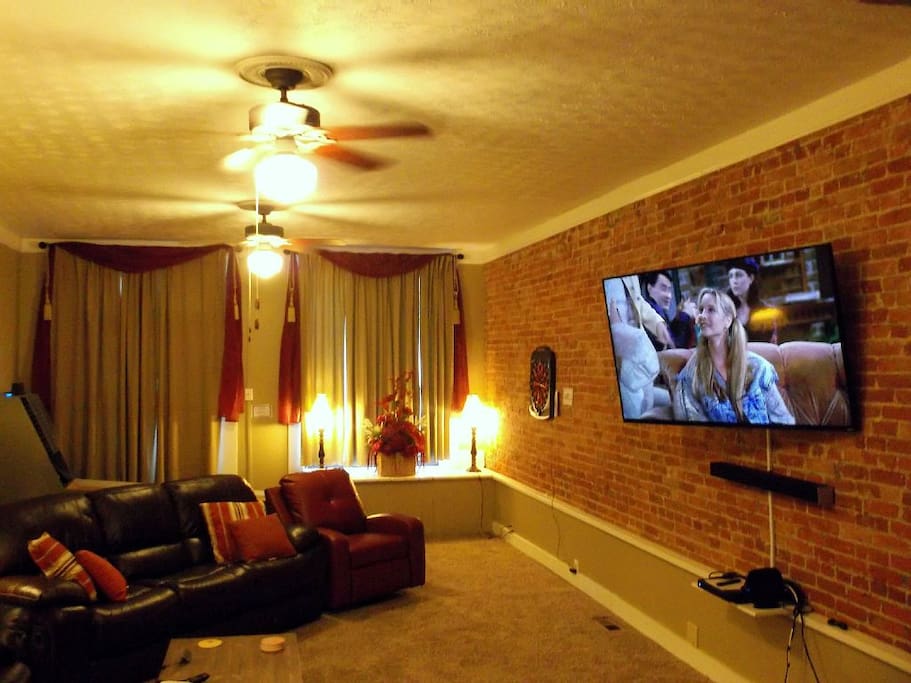 6 large screen TVs throughout the home - all have cable accessibility