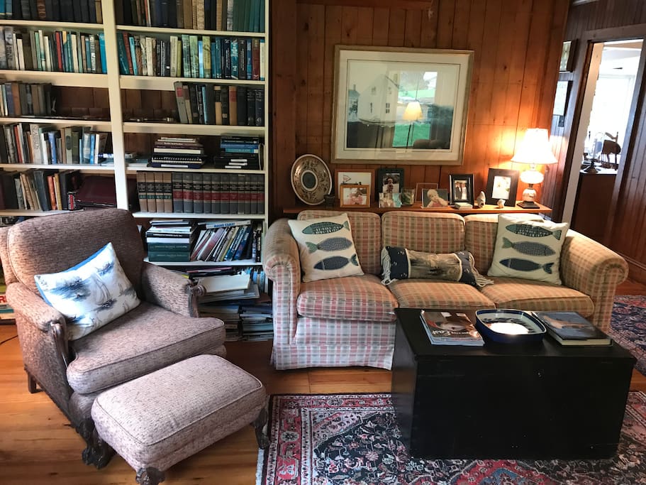Cozy study with widescreen TV, board games and books for all ages