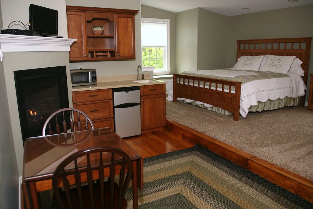 Founders Suite with king and bunk beds. Kitchen area with refridg and microwave. Private bath. Includes full farmers breakfast.