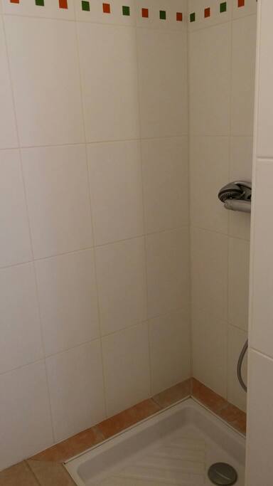 Douche dans salle d'eau