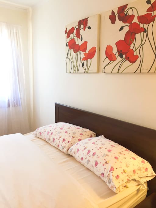 Comfy queen bed with luxury mattress and all cotton bedding. Deep sleep here!