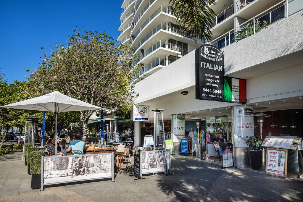Restaurants, coffee shops at your doorstep
