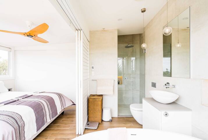 Bondi Beach Views from a Designer Duplex Penthouse gallery image 5