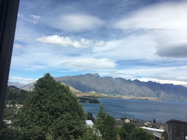 Amazing Views - 10 min to town