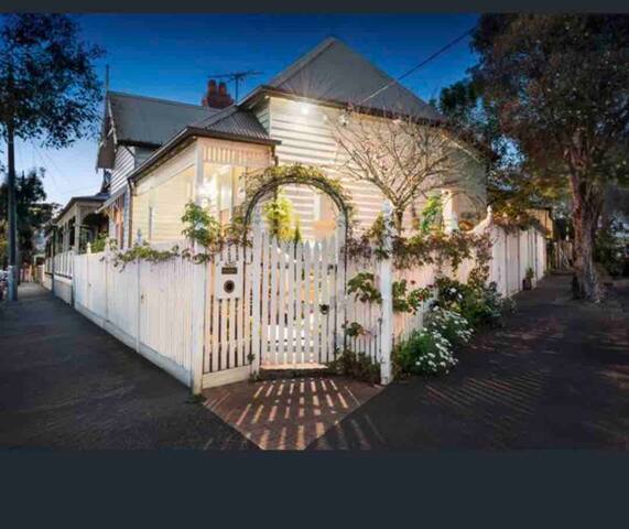 Luxury City home with views in Kensington Village