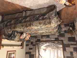 ห้องกวางชั้นล่างพร้อมเตียงควีนไซส์