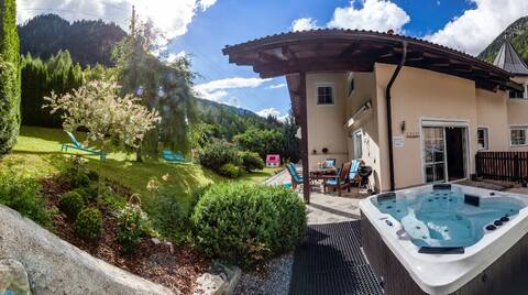 Large relaxing luxury Chalet