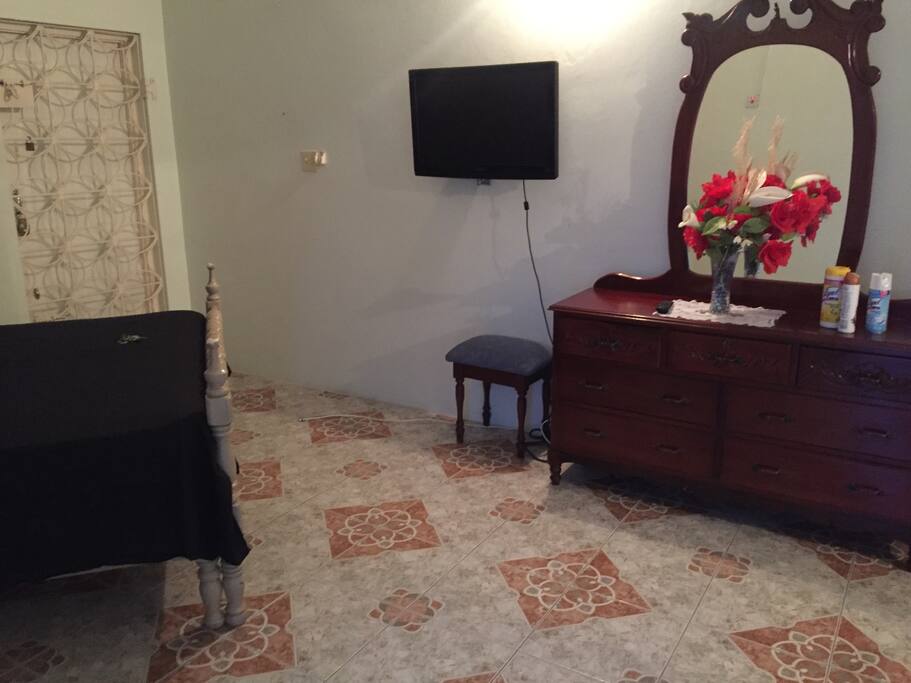 bedroom 1: Master bedroom, your own private entrance n balcony.