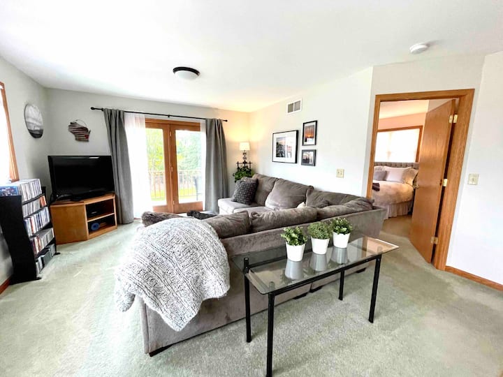 Sebule yenye starehe ili upate kitabu kizuri, tembelea au utazame filamu. 