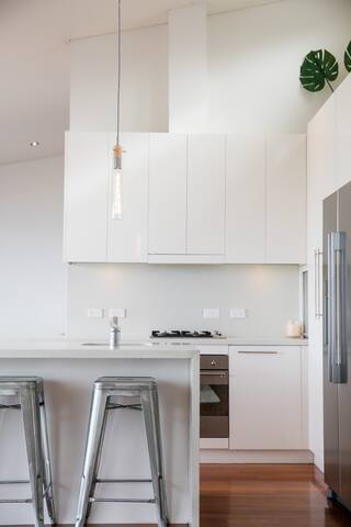 Tamarama Panorama gallery image 5