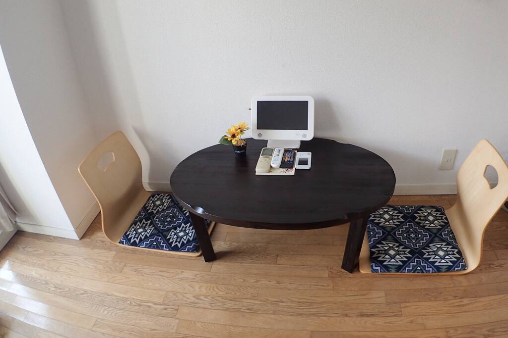 Big living room place and make you feel at home. 大客厅,让您感觉到宾至如归。