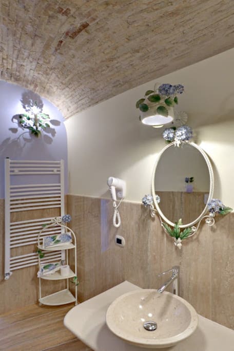 Ogni camera dispone di un bagno privato