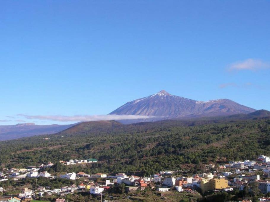 Vistas del teide desde el pueblo del tanque.