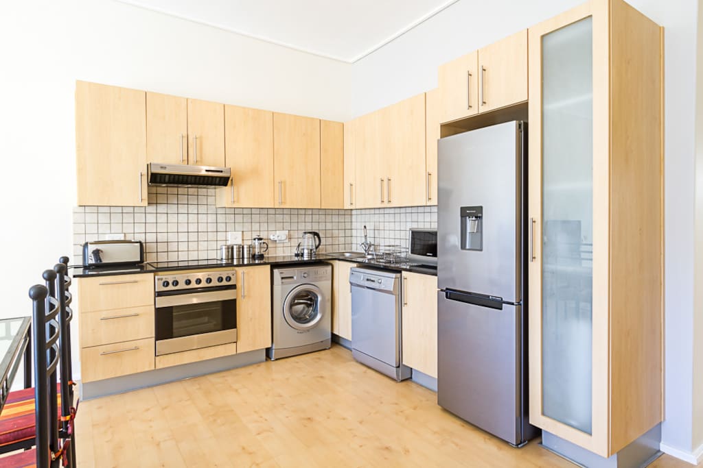 Full-equipped kitchen with brand new appliances