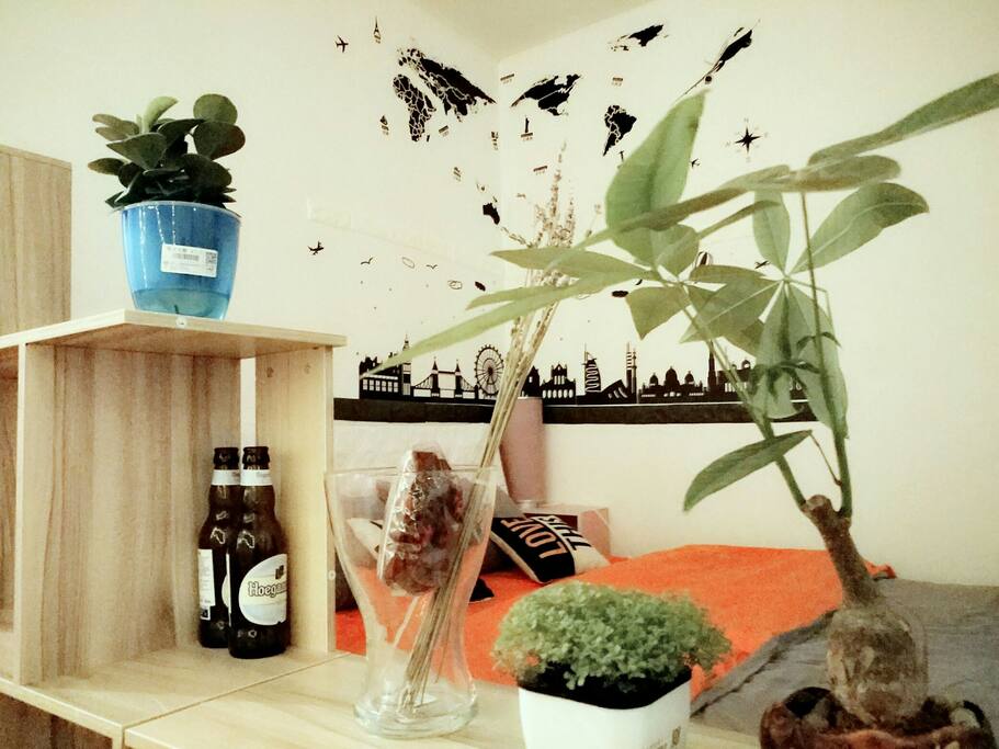 休闲带绿植的卧室让你有一个好心情
