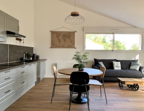 Popular Airbnb listing: 50 m2 cottage with garden, dog welcome, 15 min to beach in Talmont Saint Hilaire