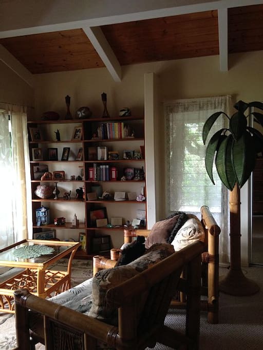 Alii Room Sitting Area