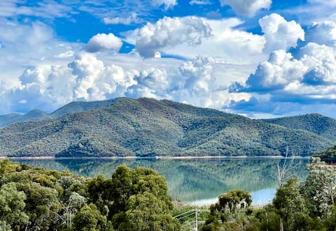 Hazel's Lakehouse - Spectacular lake views!