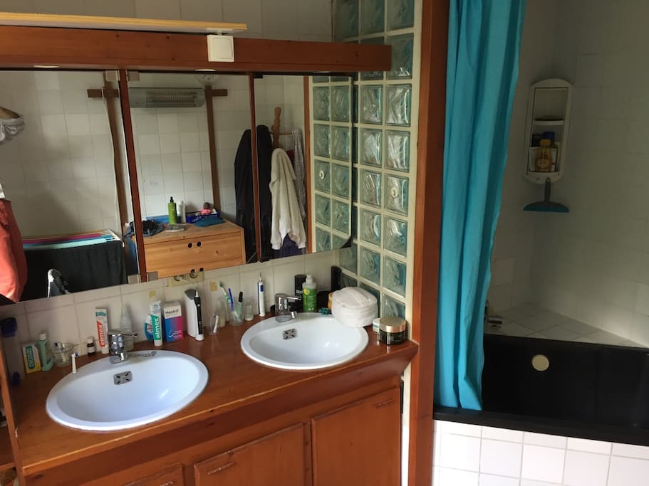 salle de bain partagée