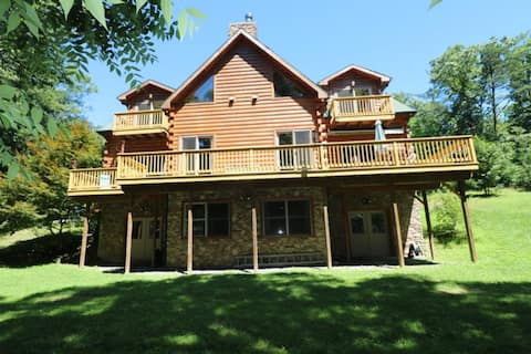 Log Home on Lake Raystown