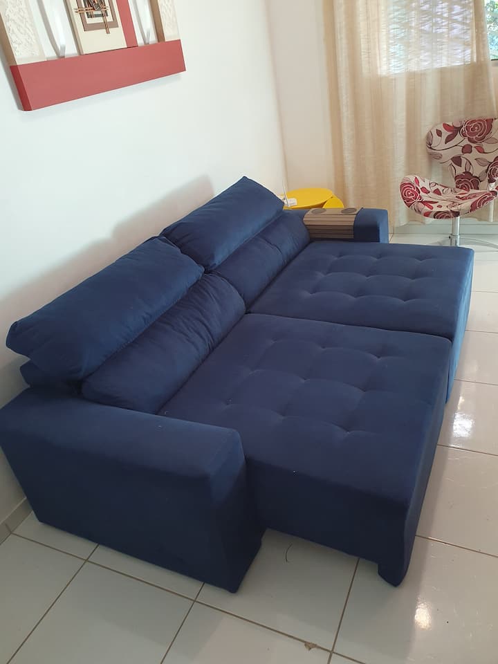 Sofá cama retráctil D45 a estrenar, cómoda y firme. Duermen hasta 2 muy bien mientras pasan esa película genial;)
