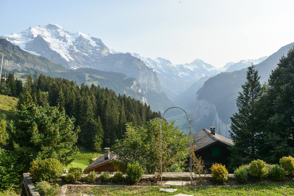 Aussicht von Jungfrau bis ins Lauterbrunnental / View from Jungfrau and Lauterbrunnen valley