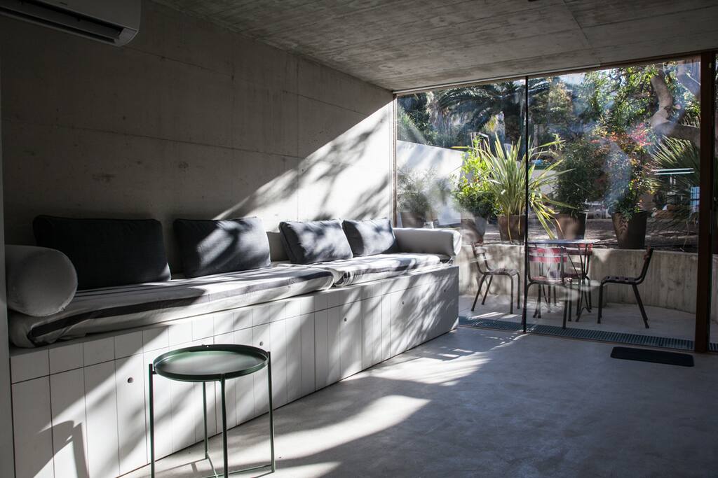 La banquette près de la terrasse