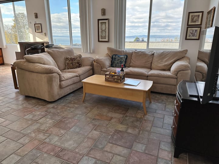 Adorable 1 Bedroom View Guest House W/free Parking - Edmonds, WA