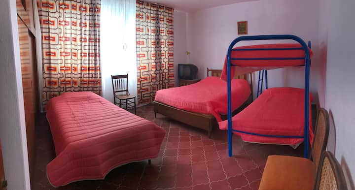 חדר שינה של מיימי, הוא בקומת הקרקע.
